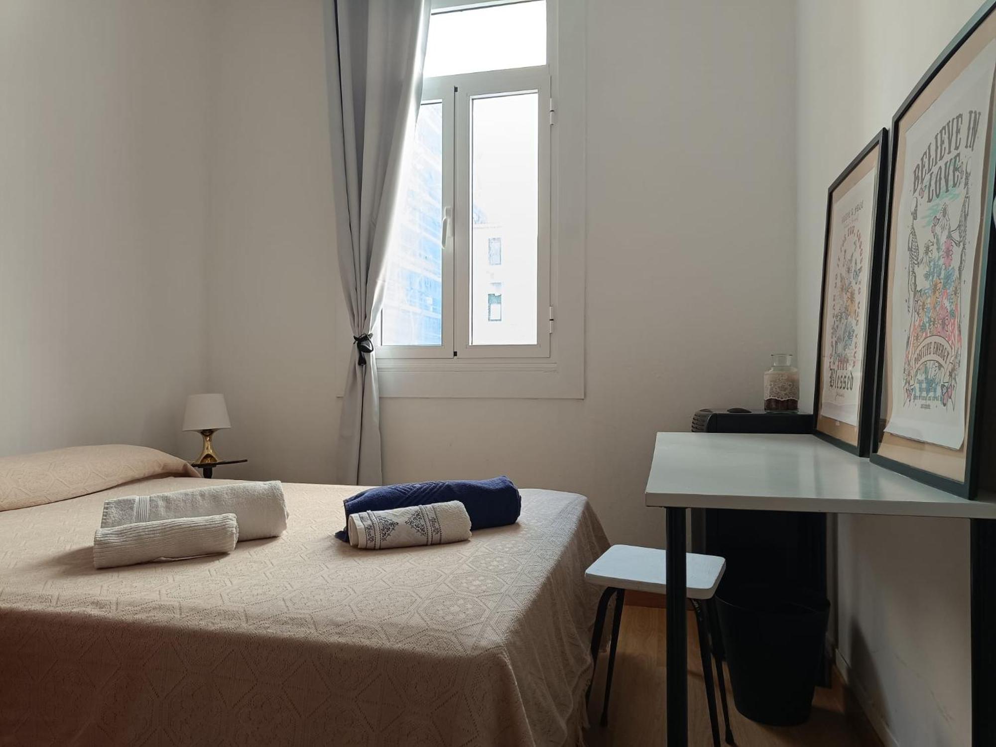 ア・コルーニャPiso Antiguo, Muebles Viejos, Muy Sencillo, Alquilado En Invierno A Estudiantes, Sin Ascensor, Cocina Antigua A Gas, Edificio Muy Antiguoアパートメント エクステリア 写真